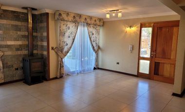 Se vende espaciosa casa cercano a plaza Miraflores