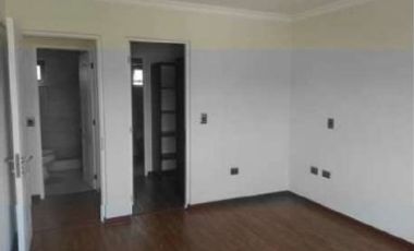 Se vende espaciosa casa cercano a plaza Miraflores