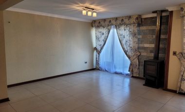 Se vende espaciosa casa cercano a plaza Miraflores