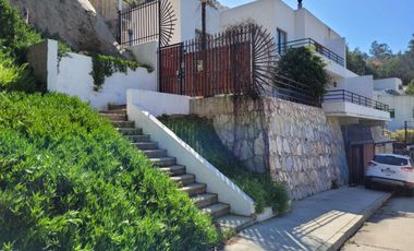 Se vende espaciosa casa cercano a plaza Miraflores