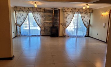 Se vende espaciosa casa cercano a plaza Miraflores
