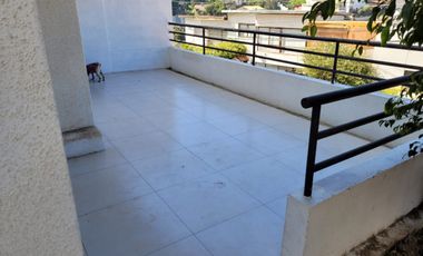 Se vende espaciosa casa cercano a plaza Miraflores