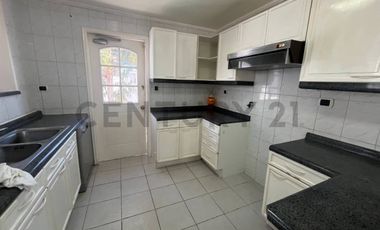 Se arrienda hermosa y amplia casa Jardines del Sur