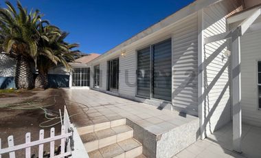 Se arrienda hermosa y amplia casa Jardines del Sur