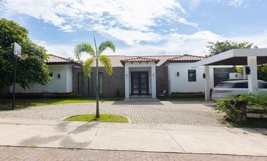 Venta de casa de playa, Punta Barco Village