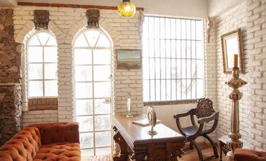 Casa en Venta en Vista del Valle, estilo colonial mexicano, con gran jardín