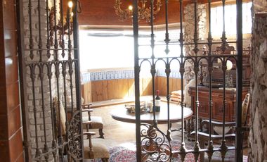 Casa en Venta en Vista del Valle, estilo colonial mexicano, con gran jardín