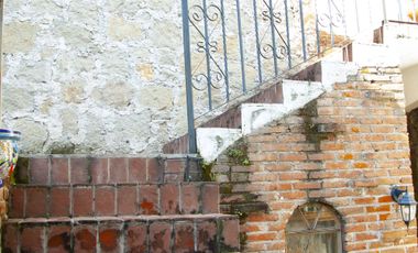 Casa en Venta en Vista del Valle, estilo colonial mexicano, con gran jardín