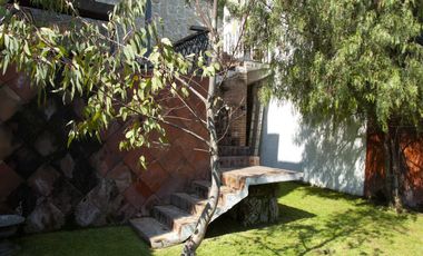 Casa en Venta en Vista del Valle, estilo colonial mexicano, con gran jardín