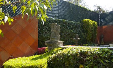 Casa en Venta en Vista del Valle, estilo colonial mexicano, con gran jardín