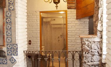 Casa en Venta en Vista del Valle, estilo colonial mexicano, con gran jardín