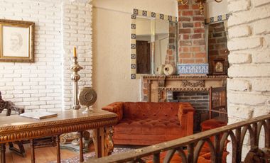 Casa en Venta en Vista del Valle, estilo colonial mexicano, con gran jardín