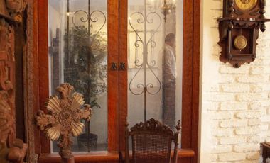 Casa en Venta en Vista del Valle, estilo colonial mexicano, con gran jardín