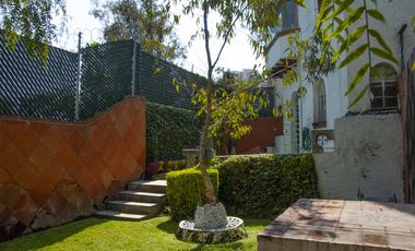 Casa en Venta en Vista del Valle, estilo colonial mexicano, con gran jardín