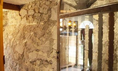 Casa en Venta en Vista del Valle, estilo colonial mexicano, con gran jardín