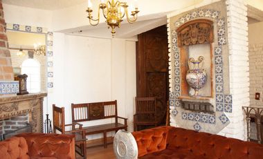 Casa en Venta en Vista del Valle, estilo colonial mexicano, con gran jardín