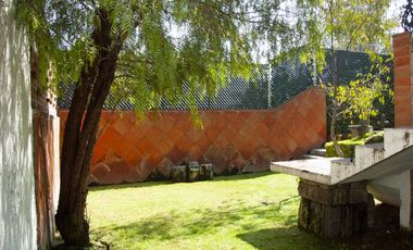 Casa en Venta en Vista del Valle, estilo colonial mexicano, con gran jardín