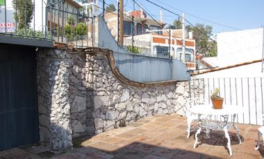 Casa en Venta en Vista del Valle, estilo colonial mexicano, con gran jardín