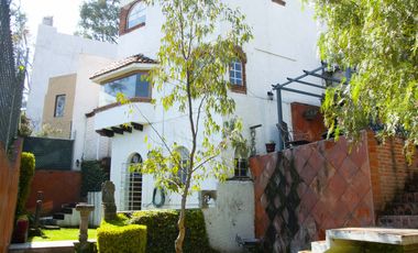 Casa en Venta en Vista del Valle, estilo colonial mexicano, con gran jardín