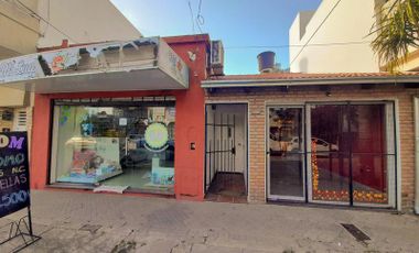 Casa con locales comerciales / Lote constructoras - San Lorenzo