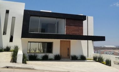 Moderna Casa en venta en Cañadas del Bosque Tres Marías L28 $3,650,000