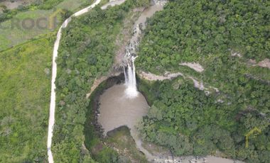 Terreno en propiedad de 10 Ha con río,  cascada y banco de cementante en Cerro Gordo Veracruz