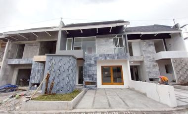 Dijual Rumah Premium 2 Lantai di Jl Damai Yogyakarta