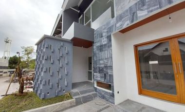 Dijual Rumah Premium 2 Lantai di Jl Damai Yogyakarta