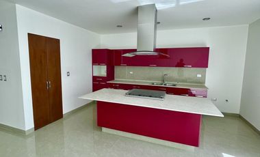 AL NORTE HERMOSA CASA EN RUSCELLO SEGUNDA ETAPA CON ROOF GARDEN