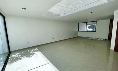 AL NORTE HERMOSA CASA EN RUSCELLO SEGUNDA ETAPA CON ROOF GARDEN