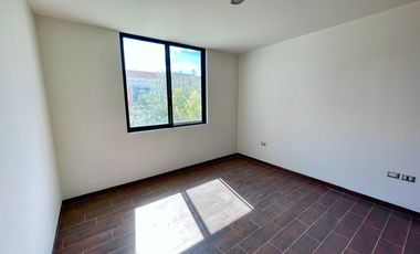 AL NORTE HERMOSA CASA EN RUSCELLO SEGUNDA ETAPA CON ROOF GARDEN