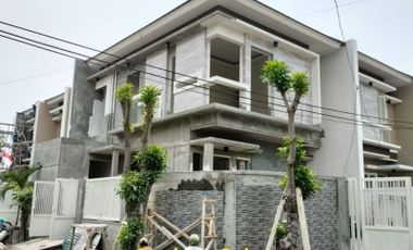 Rumah Baru Hook Daerah Kalisari Dekat Pakuwon City, Mulyosari