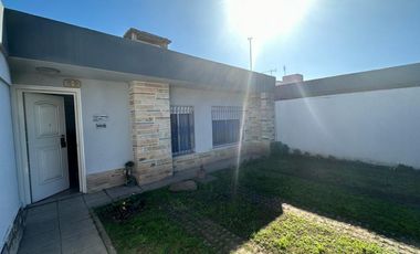 Venta Casa 4 ambientes con garaje cubierto. -  Florencio Varela