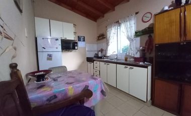Venta Casa 4 ambientes con garaje cubierto. -  Florencio Varela