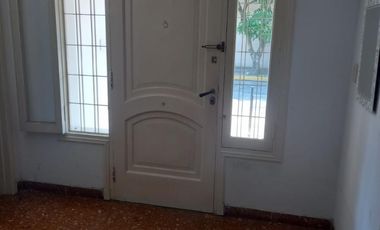 CASA DE 4 AMB. MAS  HABIT. DE SCIO, 3 BAÑOS, PATIO, LAVADERO, BALCON ATERRAZADO,COCHERA Y SOTANO