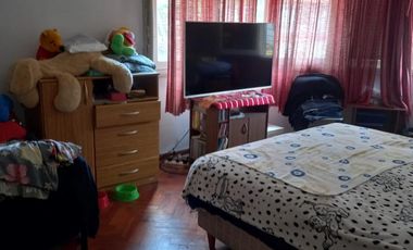 CASA DE 4 AMB. MAS  HABIT. DE SCIO, 3 BAÑOS, PATIO, LAVADERO, BALCON ATERRAZADO,COCHERA Y SOTANO