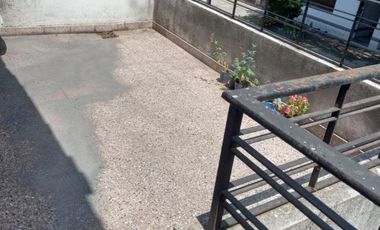 CASA DE 4 AMB. MAS  HABIT. DE SCIO, 3 BAÑOS, PATIO, LAVADERO, BALCON ATERRAZADO,COCHERA Y SOTANO