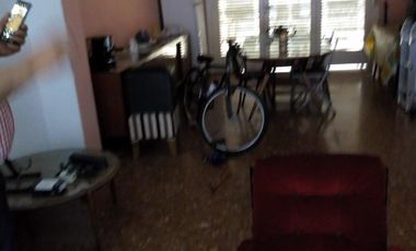 CASA DE 4 AMB. MAS  HABIT. DE SCIO, 3 BAÑOS, PATIO, LAVADERO, BALCON ATERRAZADO,COCHERA Y SOTANO