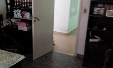 CASA DE 4 AMB. MAS  HABIT. DE SCIO, 3 BAÑOS, PATIO, LAVADERO, BALCON ATERRAZADO,COCHERA Y SOTANO
