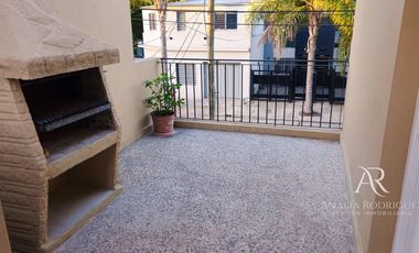 ALQUILER - PH TIPO CASA - 3 AMBIENTES CON TERRAZA Y COCHERA -  BOULOGNE – BARRIO MALVINAS