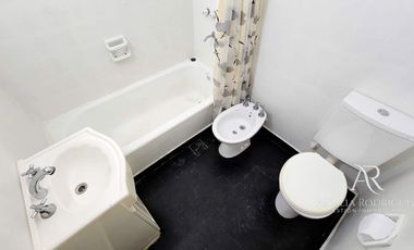 ALQUILER - PH TIPO CASA - 3 AMBIENTES CON TERRAZA Y COCHERA -  BOULOGNE – BARRIO MALVINAS