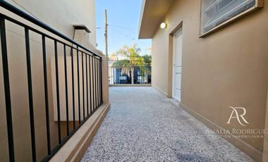 ALQUILER - PH TIPO CASA - 3 AMBIENTES CON TERRAZA Y COCHERA -  BOULOGNE – BARRIO MALVINAS