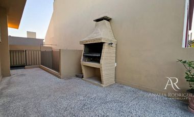 ALQUILER - PH TIPO CASA - 3 AMBIENTES CON TERRAZA Y COCHERA -  BOULOGNE – BARRIO MALVINAS