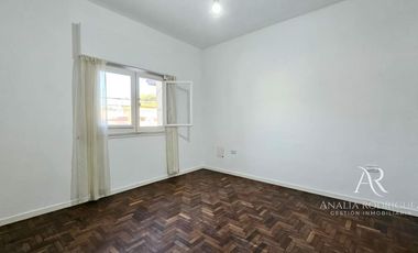 ALQUILER - PH TIPO CASA - 3 AMBIENTES CON TERRAZA Y COCHERA -  BOULOGNE – BARRIO MALVINAS