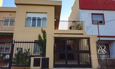 ALQUILER - PH TIPO CASA - 3 AMBIENTES CON TERRAZA Y COCHERA -  BOULOGNE – BARRIO MALVINAS