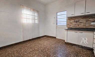 ALQUILER - PH TIPO CASA - 3 AMBIENTES CON TERRAZA Y COCHERA -  BOULOGNE – BARRIO MALVINAS