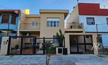 ALQUILER - PH TIPO CASA - 3 AMBIENTES CON TERRAZA Y COCHERA -  BOULOGNE – BARRIO MALVINAS