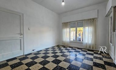 ALQUILER - PH TIPO CASA - 3 AMBIENTES CON TERRAZA Y COCHERA -  BOULOGNE – BARRIO MALVINAS