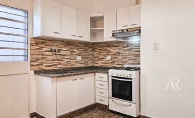ALQUILER - PH TIPO CASA - 3 AMBIENTES CON TERRAZA Y COCHERA -  BOULOGNE – BARRIO MALVINAS
