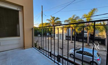 ALQUILER - PH TIPO CASA - 3 AMBIENTES CON TERRAZA Y COCHERA -  BOULOGNE – BARRIO MALVINAS